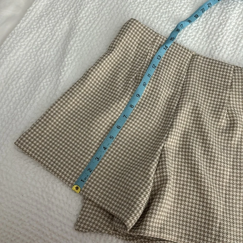 Tan/Cream Houndstooth Skort - Picture 6 of 7